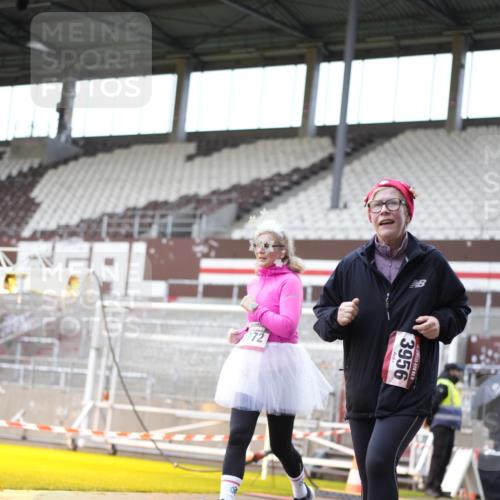 07.12.2025 - St. Pauli X-Mass-Run No. 15 Patografie http://msf.ph/oto/9369664 07.12.2025 11:27:16 Ziel 35, 36, 1772, 2995, 2999, 3004, 3956, 4647, 4656 meine-sportfotos.de