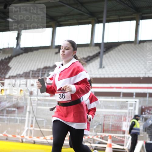 07.12.2025 - St. Pauli X-Mass-Run No. 15 Patografie http://msf.ph/oto/9369669 07.12.2025 11:27:18 Ziel 35, 36, 1772, 2995, 2999, 3004, 3956, 4647, 4656 meine-sportfotos.de