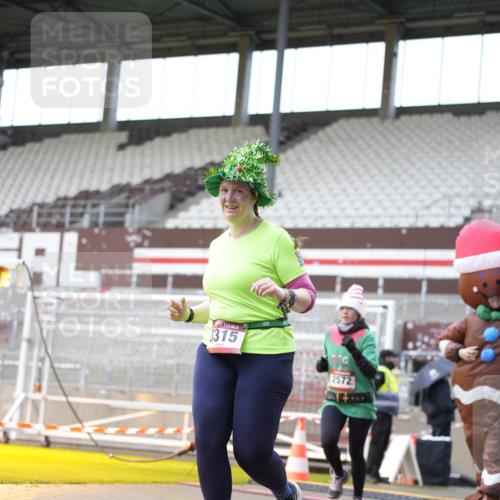 07.12.2025 - St. Pauli X-Mass-Run No. 15 Patografie http://msf.ph/oto/9369671 07.12.2025 11:27:24 Ziel 35, 36, 534, 1772, 2571, 2572, 2995, 2999, 3004, 3315, 3956, 4647, 4656 meine-sportfotos.de