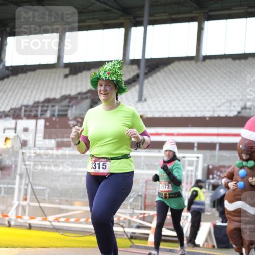 07.12.2025 - St. Pauli X-Mass-Run No. 15 Patografie http://msf.ph/oto/9369673 07.12.2025 11:27:24 Ziel 35, 36, 534, 1772, 2571, 2572, 2995, 2999, 3004, 3315, 3956, 4647, 4656 meine-sportfotos.de