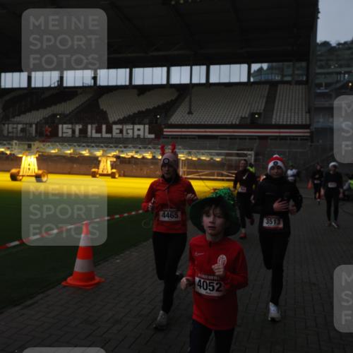 07.12.2025 - St. Pauli X-Mass-Run No. 15 Fabian Wolf http://msf.ph/oto/9369689 07.12.2025 09:59:37 Ziel 488, 910, 911, 961, 1763, 2204, 2207, 3513, 4029, 4051, 4052, 4465 meine-sportfotos.de