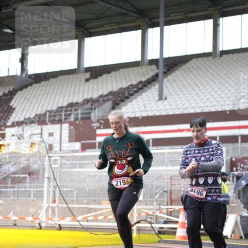 07.12.2025 - St. Pauli X-Mass-Run No. 15 Patografie http://msf.ph/oto/9369697 07.12.2025 11:27:48 Ziel 407, 790, 1082, 2192, 2196, 2567, 2655, 2930, 2980, 3027 meine-sportfotos.de