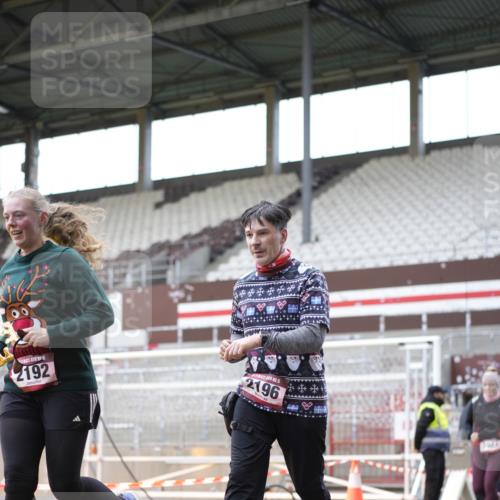 07.12.2025 - St. Pauli X-Mass-Run No. 15 Patografie http://msf.ph/oto/9369700 07.12.2025 11:27:49 Ziel 407, 1082, 2192, 2196, 2567, 2655, 2930, 2980, 3027 meine-sportfotos.de
