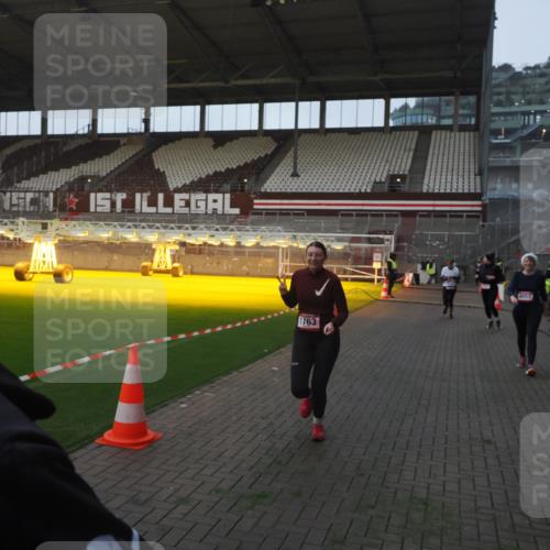 07.12.2025 - St. Pauli X-Mass-Run No. 15 Fabian Wolf http://msf.ph/oto/9369701 07.12.2025 09:59:38 Ziel 488, 910, 911, 961, 1763, 2204, 3513, 4029, 4051, 4052, 4465 meine-sportfotos.de