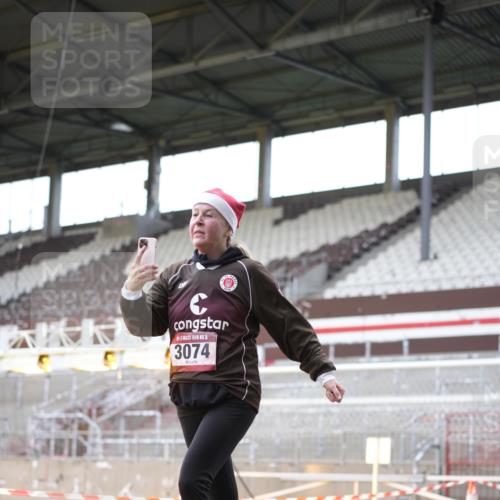 07.12.2025 - St. Pauli X-Mass-Run No. 15 Patografie http://msf.ph/oto/9369738 07.12.2025 11:28:05 Ziel 1082, 2138, 2139, 2163, 2655, 2930, 2980, 3027, 3057, 3063, 3074, 3599, 4644, 4653, 4655 meine-sportfotos.de