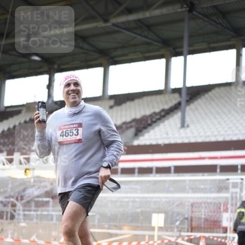 07.12.2025 - St. Pauli X-Mass-Run No. 15 Patografie http://msf.ph/oto/9369741 07.12.2025 11:28:07 Ziel 1082, 2138, 2139, 2162, 2163, 2655, 2980, 3057, 3063, 3074, 3599, 4644, 4653, 4655 meine-sportfotos.de