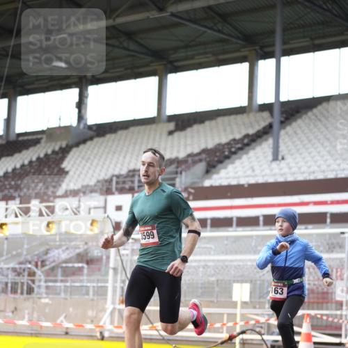 07.12.2025 - St. Pauli X-Mass-Run No. 15 Patografie http://msf.ph/oto/9369745 07.12.2025 11:28:10 Ziel 2138, 2139, 2162, 2163, 2164, 3057, 3063, 3074, 3599, 3670, 4644, 4653, 4655 meine-sportfotos.de