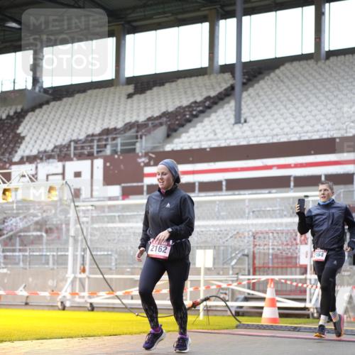 07.12.2025 - St. Pauli X-Mass-Run No. 15 Patografie http://msf.ph/oto/9369754 07.12.2025 11:28:12 Ziel 2138, 2139, 2162, 2163, 2164, 3057, 3063, 3074, 3599, 3670, 4644, 4653, 4655 meine-sportfotos.de