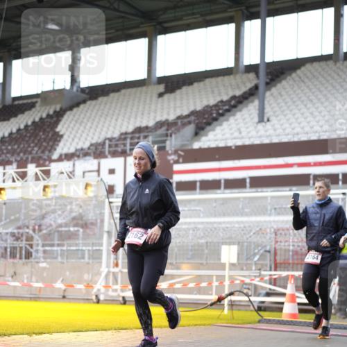 07.12.2025 - St. Pauli X-Mass-Run No. 15 Patografie http://msf.ph/oto/9369758 07.12.2025 11:28:12 Ziel 2138, 2139, 2162, 2163, 2164, 3057, 3063, 3074, 3599, 3670, 4644, 4653, 4655 meine-sportfotos.de