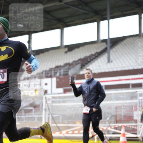 07.12.2025 - St. Pauli X-Mass-Run No. 15 Patografie http://msf.ph/oto/9369761 07.12.2025 11:28:13 Ziel 2162, 2163, 2164, 3057, 3063, 3074, 3599, 3670, 4644, 4653, 4655 meine-sportfotos.de