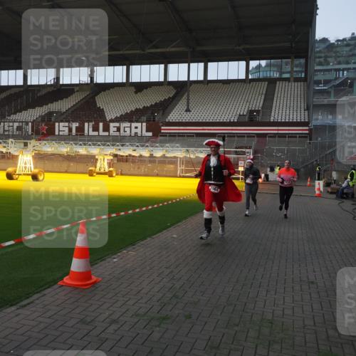07.12.2025 - St. Pauli X-Mass-Run No. 15 Fabian Wolf http://msf.ph/oto/9369764 07.12.2025 09:59:50 Ziel 488, 910, 911, 934, 1112, 1763, 2186, 2729, 2964, 3513, 4051, 4052, 4465 meine-sportfotos.de