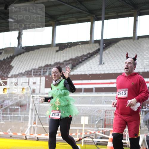 07.12.2025 - St. Pauli X-Mass-Run No. 15 Patografie http://msf.ph/oto/9369767 07.12.2025 11:28:20 Ziel 1897, 2162, 2163, 2164, 2808, 2845, 3599, 3670, 4641, 4653 meine-sportfotos.de