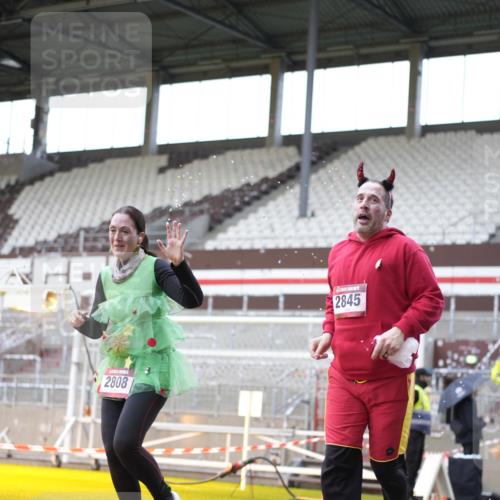 07.12.2025 - St. Pauli X-Mass-Run No. 15 Patografie http://msf.ph/oto/9369769 07.12.2025 11:28:21 Ziel 1897, 1920, 2162, 2163, 2164, 2808, 2845, 3599, 3670, 4641, 4653 meine-sportfotos.de