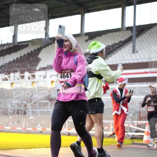 07.12.2025 - St. Pauli X-Mass-Run No. 15 Patografie http://msf.ph/oto/9369776 07.12.2025 11:28:26 Ziel 1897, 1917, 1919, 1920, 1921, 2162, 2164, 2426, 2427, 2431, 2495, 2774, 2808, 2845, 3670, 4641, 4832 meine-sportfotos.de
