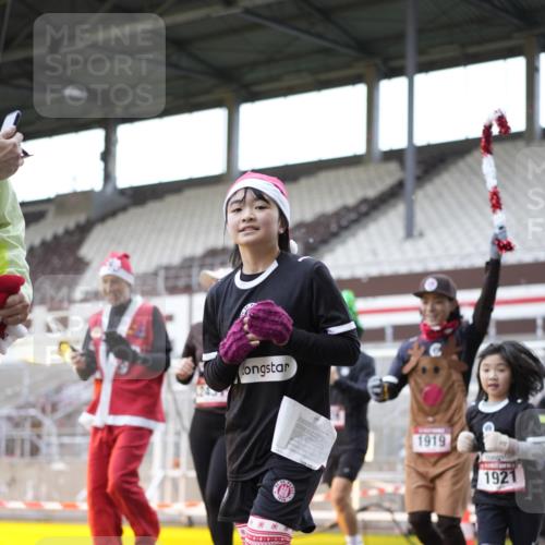 07.12.2025 - St. Pauli X-Mass-Run No. 15 Patografie http://msf.ph/oto/9369781 07.12.2025 11:28:27 Ziel 1897, 1917, 1919, 1920, 1921, 2162, 2164, 2426, 2427, 2431, 2495, 2774, 2808, 2845, 3670, 4641, 4832 meine-sportfotos.de