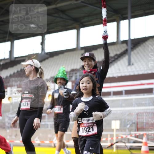 07.12.2025 - St. Pauli X-Mass-Run No. 15 Patografie http://msf.ph/oto/9369785 07.12.2025 11:28:28 Ziel 1897, 1917, 1919, 1920, 1921, 2164, 2426, 2427, 2431, 2495, 2774, 2808, 2845, 3670, 4641, 4832 meine-sportfotos.de