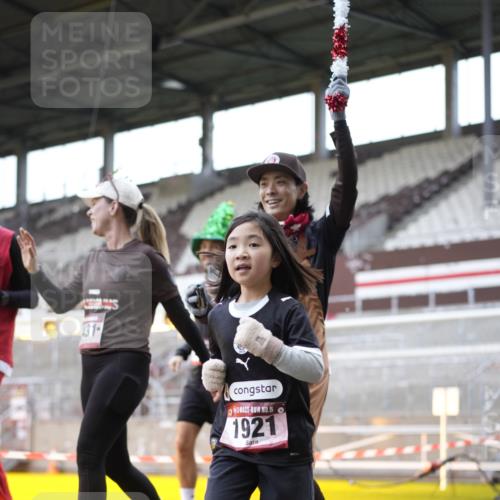 07.12.2025 - St. Pauli X-Mass-Run No. 15 Patografie http://msf.ph/oto/9369789 07.12.2025 11:28:28 Ziel 1897, 1917, 1919, 1920, 1921, 2164, 2426, 2427, 2431, 2495, 2774, 2808, 2845, 3670, 4641, 4832 meine-sportfotos.de