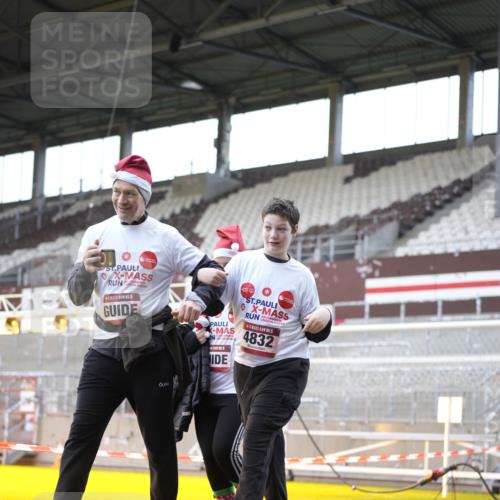 07.12.2025 - St. Pauli X-Mass-Run No. 15 Patografie http://msf.ph/oto/9369798 07.12.2025 11:28:33 Ziel 1897, 1917, 1919, 1920, 1921, 2383, 2426, 2427, 2431, 2495, 2707, 2774, 2808, 2845, 4641, 4832 meine-sportfotos.de