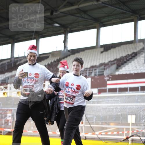 07.12.2025 - St. Pauli X-Mass-Run No. 15 Patografie http://msf.ph/oto/9369800 07.12.2025 11:28:34 Ziel 1897, 1917, 1919, 1920, 1921, 2383, 2426, 2427, 2431, 2495, 2707, 2774, 2808, 2845, 3234, 4641, 4818, 4832 meine-sportfotos.de
