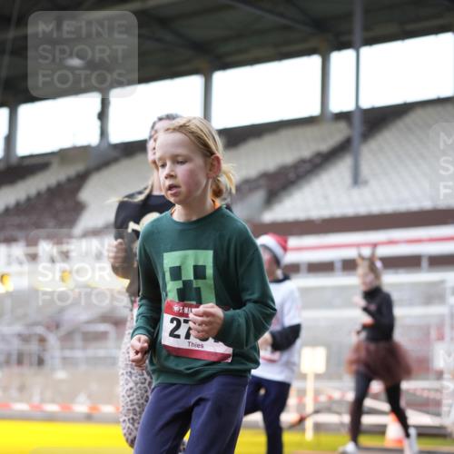 07.12.2025 - St. Pauli X-Mass-Run No. 15 Patografie http://msf.ph/oto/9369807 07.12.2025 11:28:38 Ziel 1897, 1917, 1919, 1920, 1921, 2038, 2383, 2426, 2427, 2431, 2495, 2707, 2709, 2774, 3234, 4641, 4818, 4832, 4837, 4838 meine-sportfotos.de
