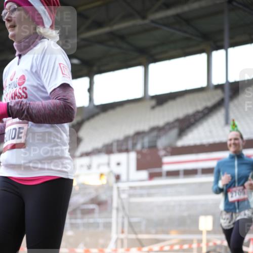 07.12.2025 - St. Pauli X-Mass-Run No. 15 Patografie http://msf.ph/oto/9369815 07.12.2025 11:28:40 Ziel 1917, 1919, 1920, 1921, 2038, 2383, 2426, 2427, 2431, 2495, 2707, 2709, 2774, 3234, 4641, 4818, 4832, 4837, 4838 meine-sportfotos.de