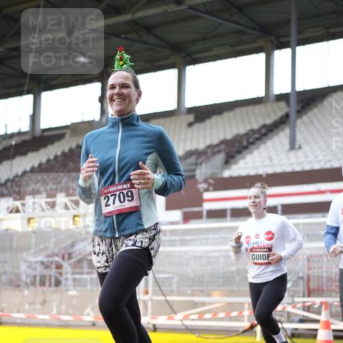 07.12.2025 - St. Pauli X-Mass-Run No. 15 Patografie http://msf.ph/oto/9369818 07.12.2025 11:28:41 Ziel 1917, 1919, 1920, 1921, 2038, 2383, 2426, 2427, 2431, 2495, 2707, 2709, 2774, 3234, 4818, 4832, 4837, 4838 meine-sportfotos.de