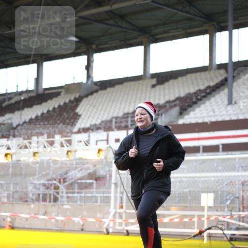 07.12.2025 - St. Pauli X-Mass-Run No. 15 Patografie http://msf.ph/oto/9369828 07.12.2025 11:28:43 Ziel 1917, 2038, 2383, 2426, 2495, 2707, 2709, 2774, 3234, 4818, 4832, 4837, 4838 meine-sportfotos.de