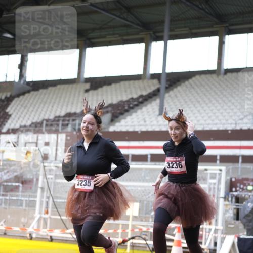 07.12.2025 - St. Pauli X-Mass-Run No. 15 Patografie http://msf.ph/oto/9369838 07.12.2025 11:29:05 Ziel 861, 2676, 3235, 3236, 4392, 4432, 4452 meine-sportfotos.de