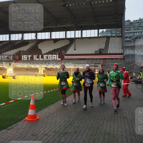 07.12.2025 - St. Pauli X-Mass-Run No. 15 Fabian Wolf http://msf.ph/oto/9369843 07.12.2025 10:00:08 Ziel 802, 1333, 1354, 1360, 1404, 2140, 2141, 4129 meine-sportfotos.de