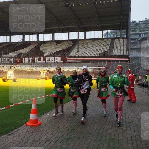 07.12.2025 - St. Pauli X-Mass-Run No. 15 Fabian Wolf http://msf.ph/oto/9369847 07.12.2025 10:00:08 Ziel 802, 1333, 1354, 1360, 1404, 2140, 2141, 4129 meine-sportfotos.de