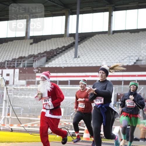 07.12.2025 - St. Pauli X-Mass-Run No. 15 Patografie http://msf.ph/oto/9369848 07.12.2025 11:29:09 Ziel 861, 2285, 2676, 3235, 3236, 4392, 4432, 4452 meine-sportfotos.de