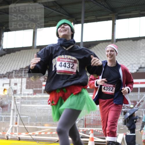 07.12.2025 - St. Pauli X-Mass-Run No. 15 Patografie http://msf.ph/oto/9369855 07.12.2025 11:29:10 Ziel 861, 2285, 2676, 3235, 3236, 4392, 4432, 4452 meine-sportfotos.de