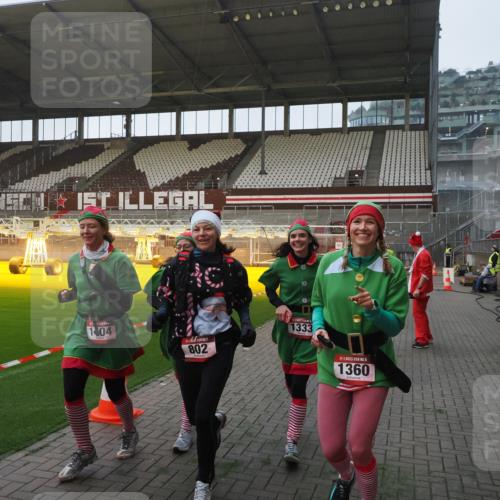 07.12.2025 - St. Pauli X-Mass-Run No. 15 Fabian Wolf http://msf.ph/oto/9369856 07.12.2025 10:00:09 Ziel 802, 1333, 1354, 1360, 1404, 2140, 2141, 4129 meine-sportfotos.de