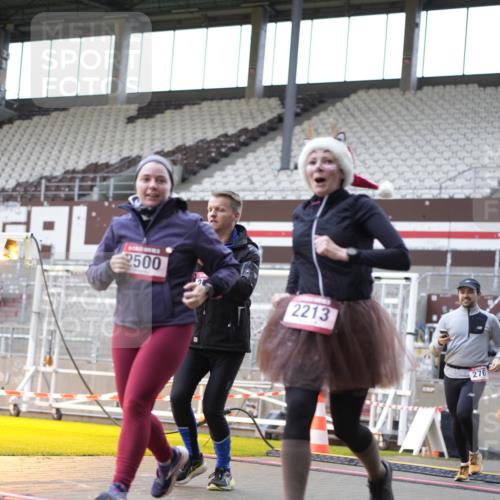 07.12.2025 - St. Pauli X-Mass-Run No. 15 Patografie http://msf.ph/oto/9369866 07.12.2025 11:29:19 Ziel 861, 1759, 2213, 2285, 2500, 2522, 2676, 2701, 2702, 3235, 3236, 4392, 4432, 4452 meine-sportfotos.de