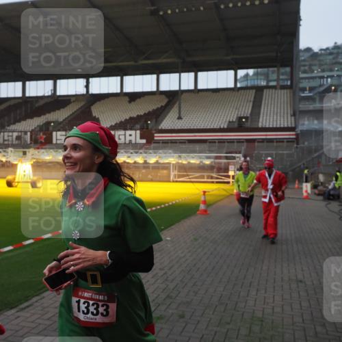 07.12.2025 - St. Pauli X-Mass-Run No. 15 Fabian Wolf http://msf.ph/oto/9369867 07.12.2025 10:00:10 Ziel 802, 1333, 1354, 1360, 1404, 2140, 2141, 4129 meine-sportfotos.de