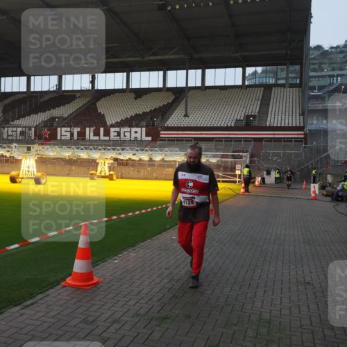 07.12.2025 - St. Pauli X-Mass-Run No. 15 Fabian Wolf http://msf.ph/oto/9369891 07.12.2025 10:00:15 Ziel 802, 1333, 1354, 1360, 1404, 2140, 2141, 4129 meine-sportfotos.de