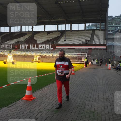 07.12.2025 - St. Pauli X-Mass-Run No. 15 Fabian Wolf http://msf.ph/oto/9369896 07.12.2025 10:00:15 Ziel 802, 1333, 1354, 1360, 1404, 2140, 2141, 4129 meine-sportfotos.de