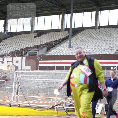 07.12.2025 - St. Pauli X-Mass-Run No. 15 Patografie http://msf.ph/oto/9369907 07.12.2025 11:29:41 Ziel 859, 882, 1922, 1924, 1925, 2787, 2838, 2840, 2882, 3143, 3144, 3146, 4651, 4839 meine-sportfotos.de