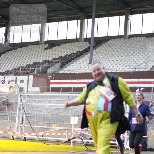 07.12.2025 - St. Pauli X-Mass-Run No. 15 Patografie http://msf.ph/oto/9369909 07.12.2025 11:29:41 Ziel 859, 882, 1922, 1924, 1925, 2787, 2838, 2840, 2882, 3143, 3144, 3146, 4651, 4839 meine-sportfotos.de
