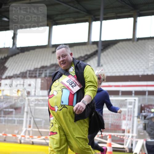 07.12.2025 - St. Pauli X-Mass-Run No. 15 Patografie http://msf.ph/oto/9369912 07.12.2025 11:29:41 Ziel 859, 882, 1922, 1924, 1925, 2787, 2838, 2840, 2882, 3143, 3144, 3146, 4651, 4839 meine-sportfotos.de