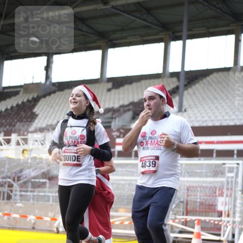 07.12.2025 - St. Pauli X-Mass-Run No. 15 Patografie http://msf.ph/oto/9369918 07.12.2025 11:29:45 Ziel 859, 882, 1922, 1924, 1925, 2787, 2838, 2840, 4651, 4839 meine-sportfotos.de