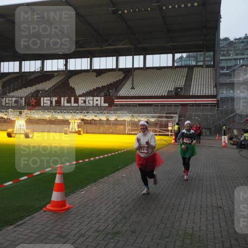07.12.2025 - St. Pauli X-Mass-Run No. 15 Fabian Wolf http://msf.ph/oto/9369936 07.12.2025 10:00:33 Ziel 855, 1418, 1976, 2348, 3336 meine-sportfotos.de
