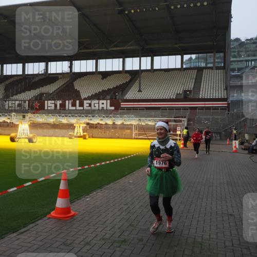 07.12.2025 - St. Pauli X-Mass-Run No. 15 Fabian Wolf http://msf.ph/oto/9369954 07.12.2025 10:00:34 Ziel 855, 1418, 1976, 2348, 3336 meine-sportfotos.de