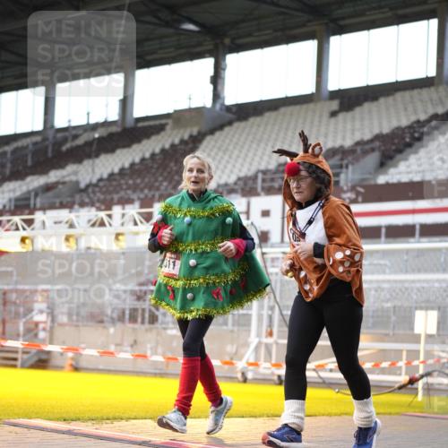 07.12.2025 - St. Pauli X-Mass-Run No. 15 Patografie http://msf.ph/oto/9369955 07.12.2025 11:30:40 Ziel 487, 539, 579, 581, 848, 865, 870, 872, 2307, 2308, 2311, 2314, 2317, 2319, 2449, 2450, 2871 meine-sportfotos.de