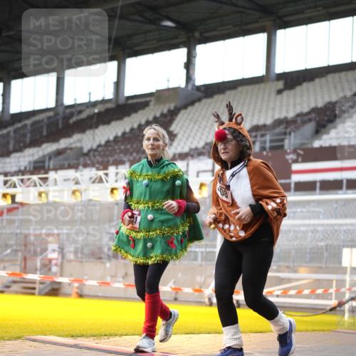 07.12.2025 - St. Pauli X-Mass-Run No. 15 Patografie http://msf.ph/oto/9369957 07.12.2025 11:30:41 Ziel 487, 539, 579, 581, 848, 865, 870, 872, 2307, 2308, 2311, 2314, 2317, 2319, 2449, 2450, 2871 meine-sportfotos.de