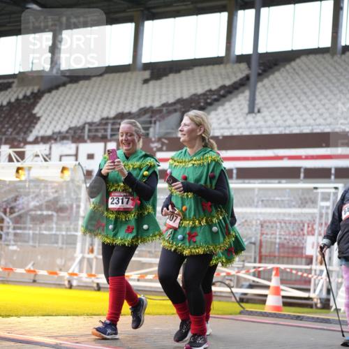 07.12.2025 - St. Pauli X-Mass-Run No. 15 Patografie http://msf.ph/oto/9369959 07.12.2025 11:30:42 Ziel 487, 539, 579, 581, 848, 865, 870, 872, 2307, 2308, 2311, 2314, 2317, 2319, 2449, 2450, 2871 meine-sportfotos.de