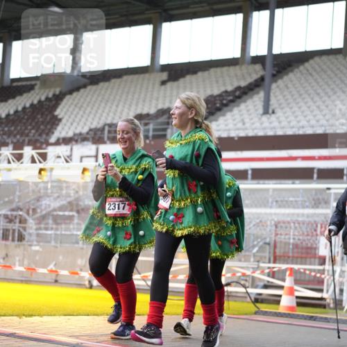 07.12.2025 - St. Pauli X-Mass-Run No. 15 Patografie http://msf.ph/oto/9369961 07.12.2025 11:30:42 Ziel 487, 539, 579, 581, 848, 865, 870, 872, 2307, 2308, 2311, 2314, 2317, 2319, 2449, 2450, 2871 meine-sportfotos.de