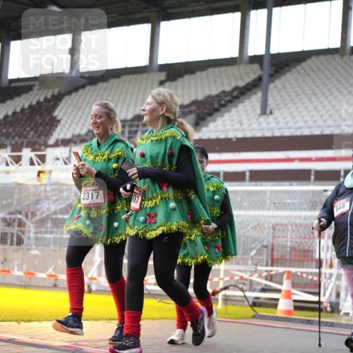 07.12.2025 - St. Pauli X-Mass-Run No. 15 Patografie http://msf.ph/oto/9369963 07.12.2025 11:30:42 Ziel 487, 539, 579, 581, 848, 865, 870, 872, 2307, 2308, 2311, 2314, 2317, 2319, 2449, 2450, 2871 meine-sportfotos.de