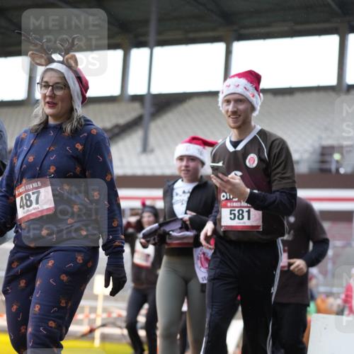 07.12.2025 - St. Pauli X-Mass-Run No. 15 Patografie http://msf.ph/oto/9369969 07.12.2025 11:30:45 Ziel 487, 539, 554, 579, 581, 848, 865, 870, 872, 2307, 2308, 2311, 2314, 2317, 2319, 2449, 2450, 2871, 3328 meine-sportfotos.de