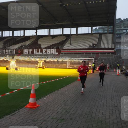 07.12.2025 - St. Pauli X-Mass-Run No. 15 Fabian Wolf http://msf.ph/oto/9369973 07.12.2025 10:00:37 Ziel 855, 1418, 1976, 2348 meine-sportfotos.de